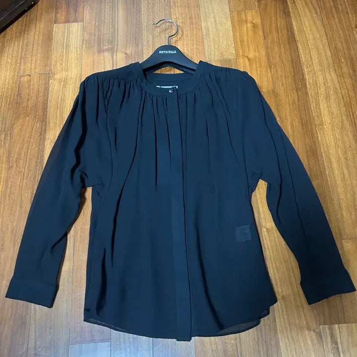 [SOLD OUT] 레티첼라 블랙 블라우스