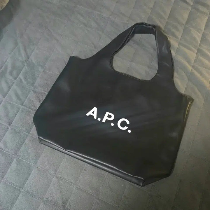 [SOLD OUT] 아페쎄 APC 니논 토트백 가방 블랙 라지