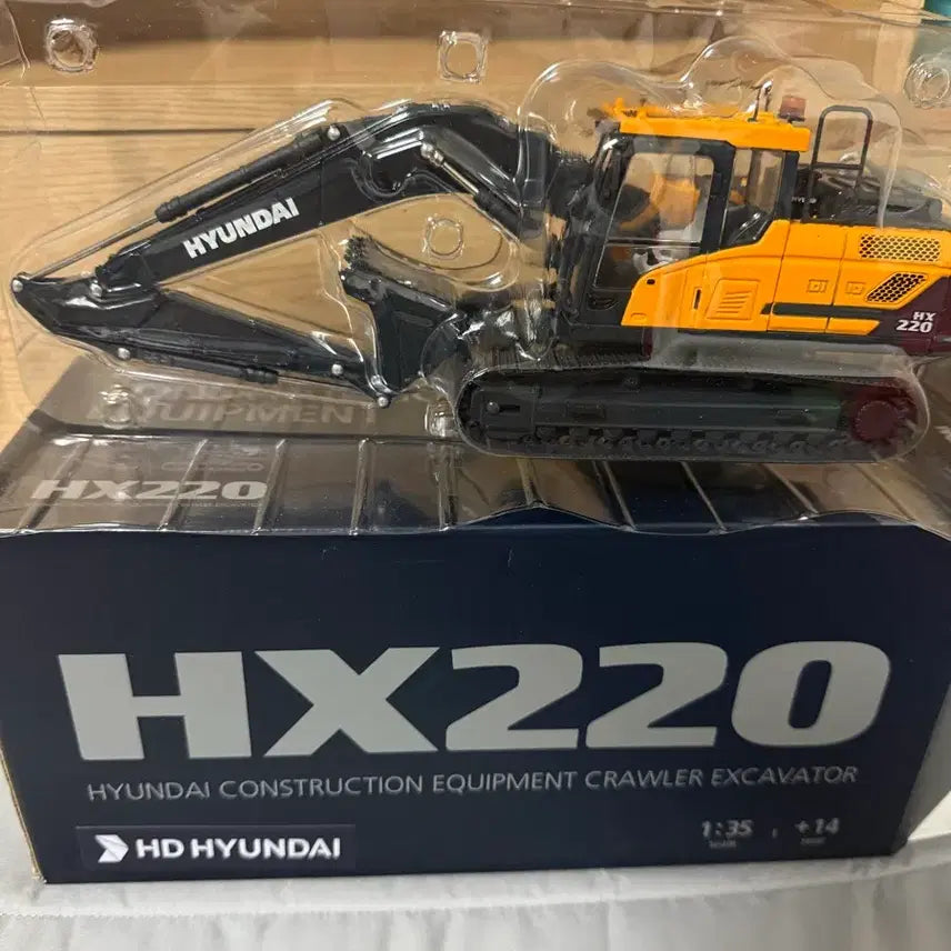 [BUNJANG] Hyundai HX220 Excavator Model 1:35 Scale / HX220 포크레인 피규어 모형 판매합니다