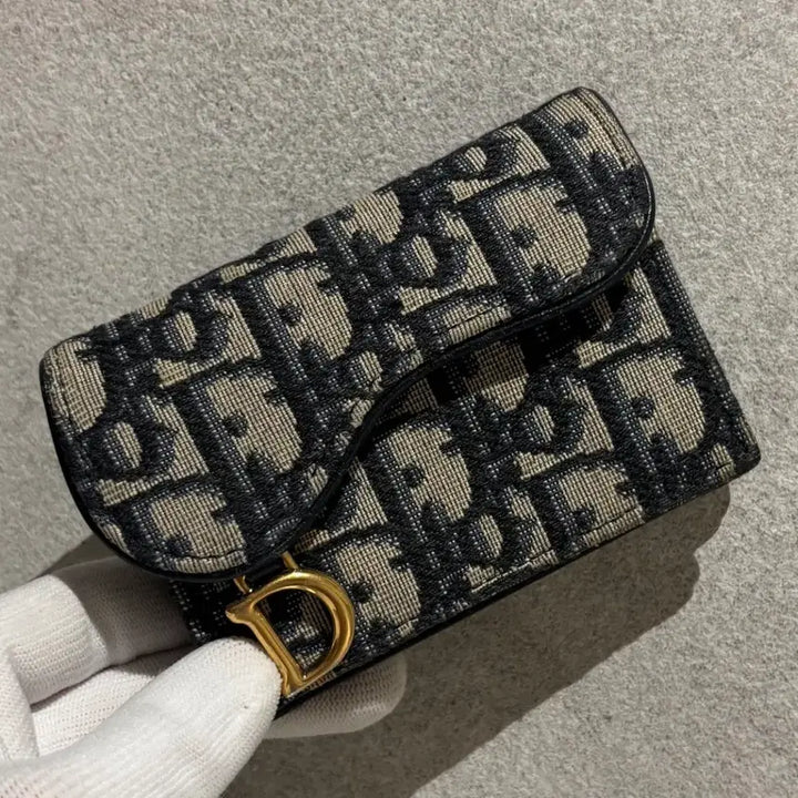 [SOLD OUT] A OS사이즈 디올 오블리크 새들 플랩 카드지갑 베이지