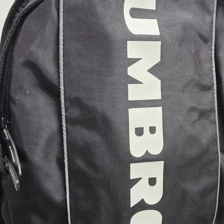 [BUNJANG] Umbro Black Backpack / 엄브로 검정색 백팩 가방