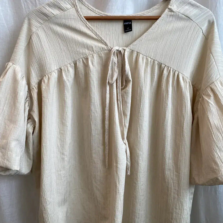 [BUNJANG] FRIFUL Beige Oversized Short Sleeve Blouse (L) / FRIFUL 베이지 오버핏 반팔블라우스(L)