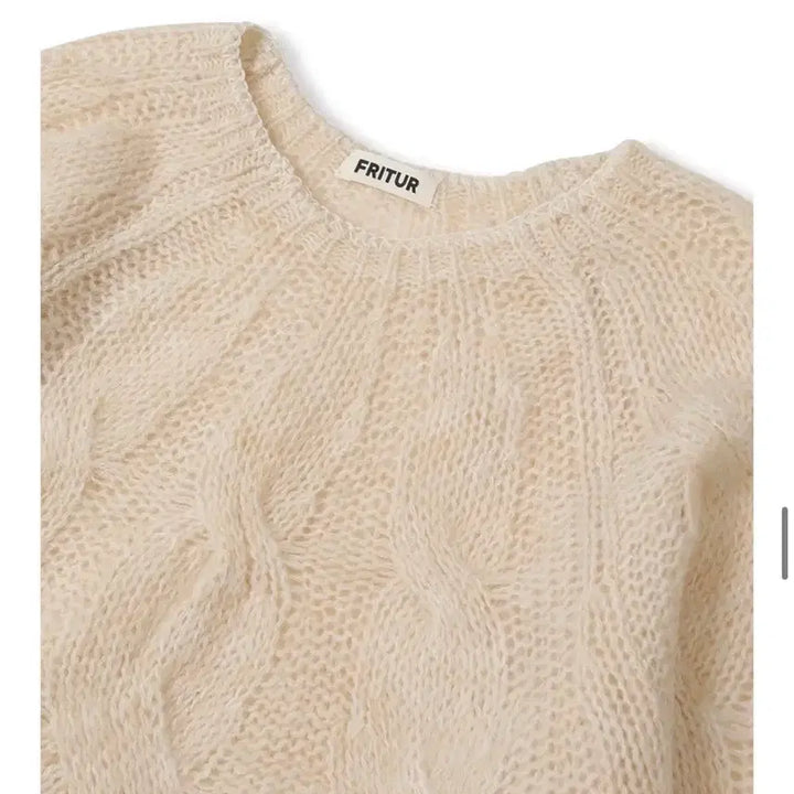 [BUNJANG] FRITUR Soft Cable Knit Ivory Sweater / 프리터 FRITUR 소프트 케이블 니트 아이보리