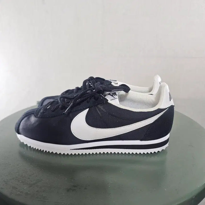 [SOLD OUT] 260mm나이키 코르테즈 블랙/화이트 운동화 -876