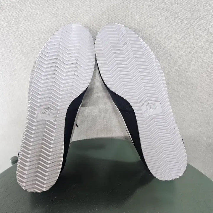 [SOLD OUT] 260mm나이키 코르테즈 블랙/화이트 운동화 -876