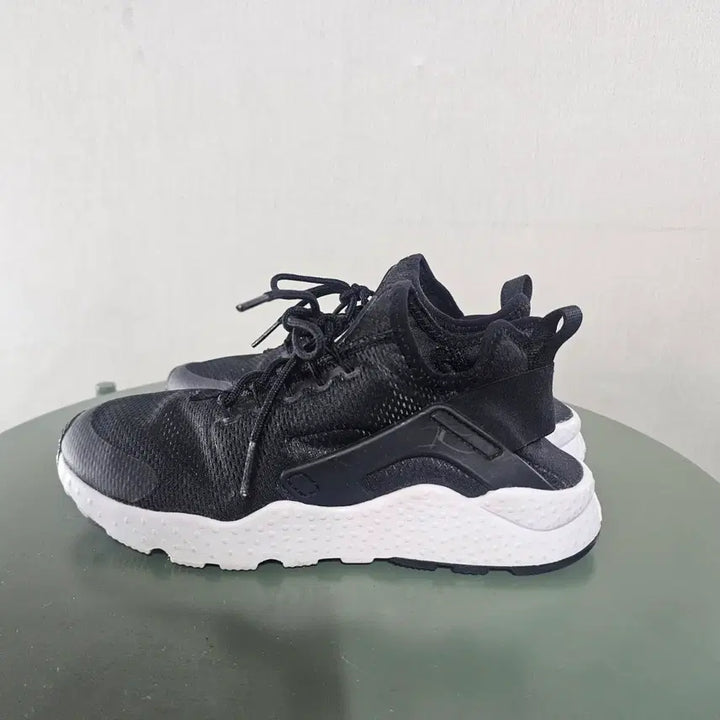 [BUNJANG] Nike Huarache Black Sneakers / 240나이키 허라취 블랙 스니커즈 운동화 -877