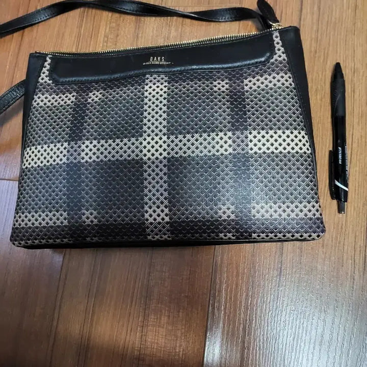 [BUNJANG] Daks Checkered Crossbody Bag / 닥스 체크무늬 크로스백 블랙