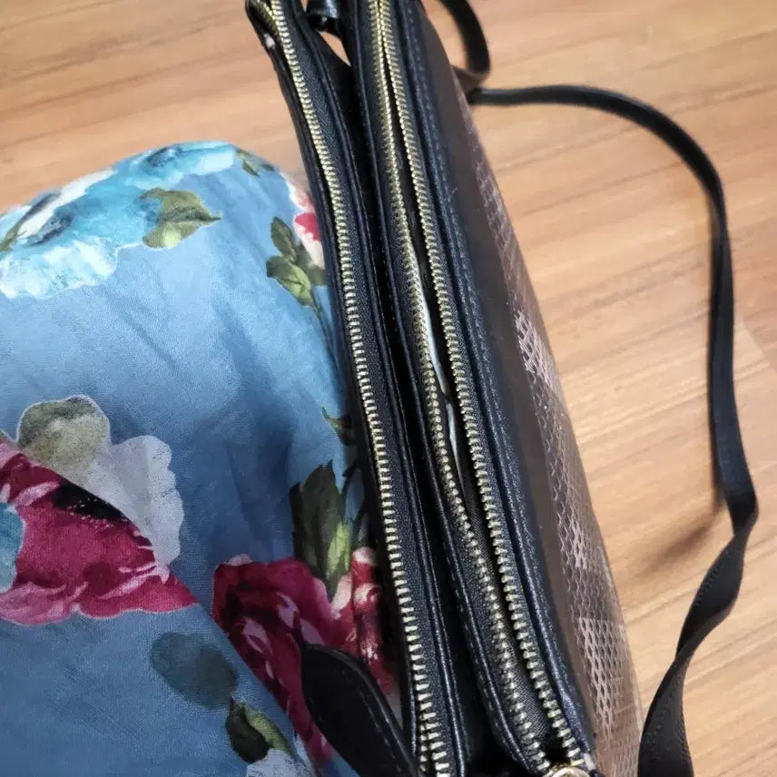[BUNJANG] Daks Checkered Crossbody Bag / 닥스 체크무늬 크로스백 블랙