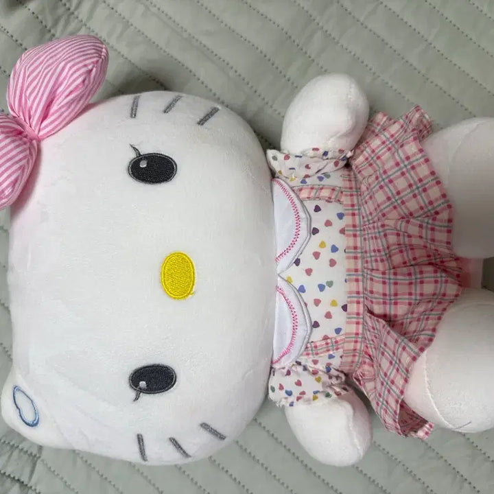 [BUNJANG] Hello Kitty Medium-Large Plush New with Tags / 헬로키티 중대형 인형 새상품 택 있음