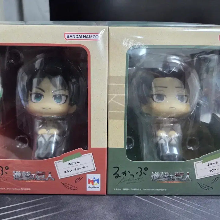[BUNJANG] Attack on Titan Eren Yeager &amp; Levi Ackerman Look-up Cushion Set (Sealed) / 미개봉) 진격의거인 진격거 에렌 리바이 룩업 특전 방석 포함