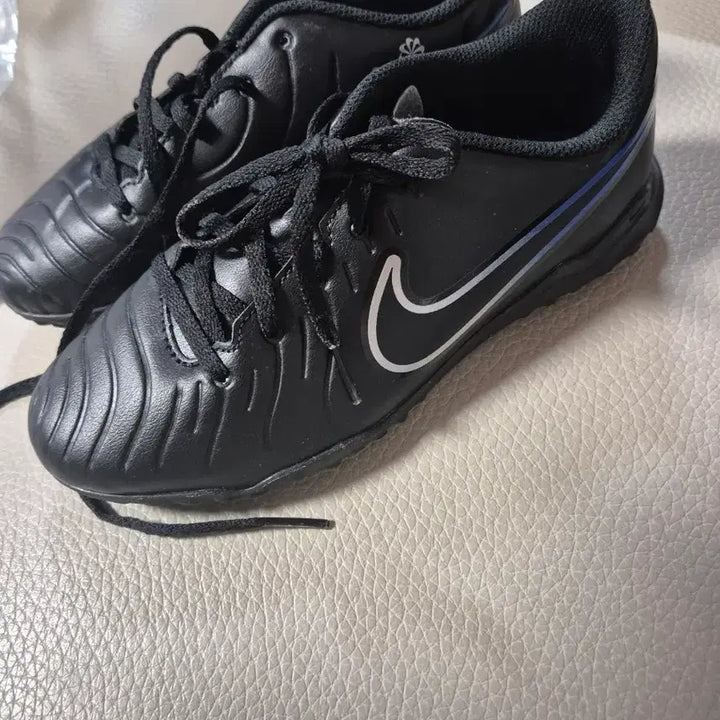 [BUNJANG] Nike Black Soccer Cleats 235mm / 나이키 축구화 블랙 235mm세탁완료