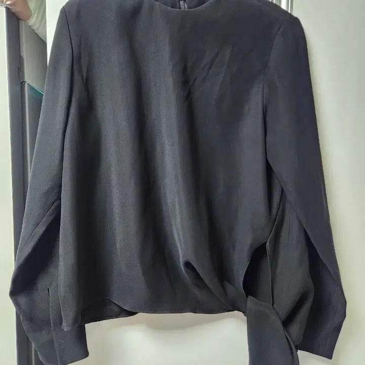 [BUNJANG] JENNY.K Black Knot Design Blouse / 블랙 매듭 디자인 블라우스