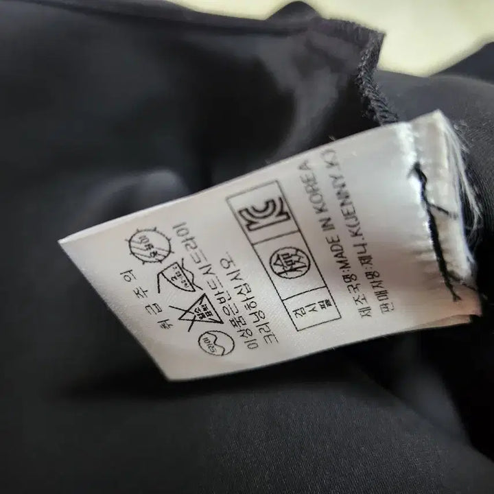 [BUNJANG] JENNY.K Black Knot Design Blouse / 블랙 매듭 디자인 블라우스