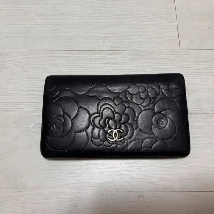 [SOLD OUT] 샤넬 까멜리아 장지갑