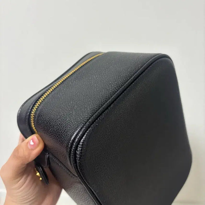 [SOLD OUT] 샤넬 블랙 캐비어 코스메틱 베니티 백