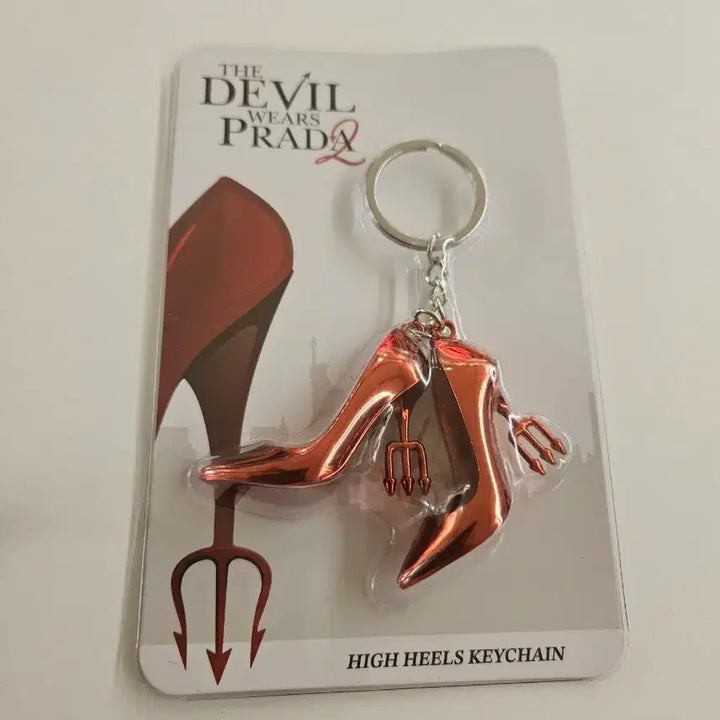 [SOLD OUT] 악마는 프라다를 입는다2 힐 키링 &amp; 사원증 키링 새상품