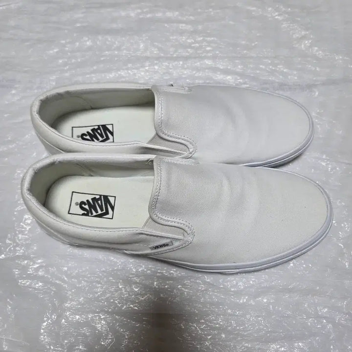 [BUNJANG] Vans Classic Slip-On Sneakers White / [300] 반스 클래식 슬립온 스니커즈 운동화 화이트 흰색