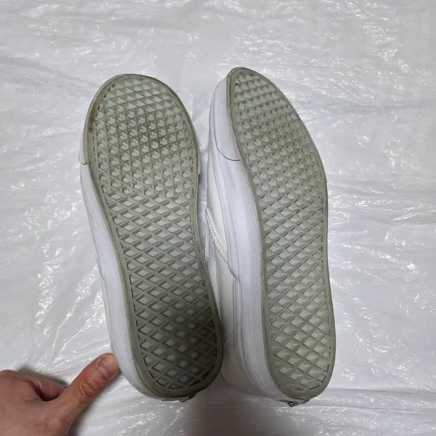 [BUNJANG] Vans Classic Slip-On Sneakers White / [300] 반스 클래식 슬립온 스니커즈 운동화 화이트 흰색
