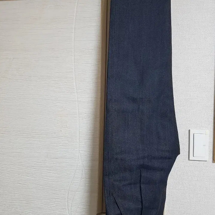 [BUNJANG] BeSlow Comfy One Tuck Selvage Denim Pants / 비슬로우 comfy one tuck selvage 셀비지 데님 팬츠