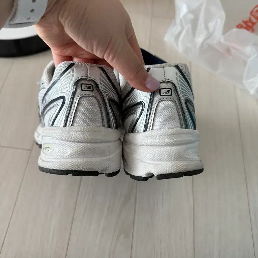 [BUNJANG] New Balance 740 Navy White Sneakers / 뉴발란스740 운동화 245