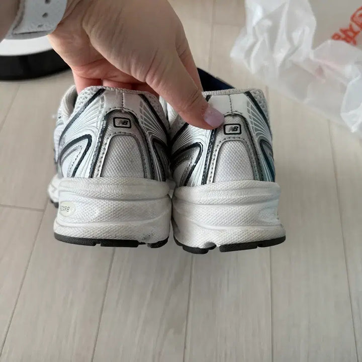 [BUNJANG] New Balance 740 Navy White Sneakers / 뉴발란스740 운동화 245