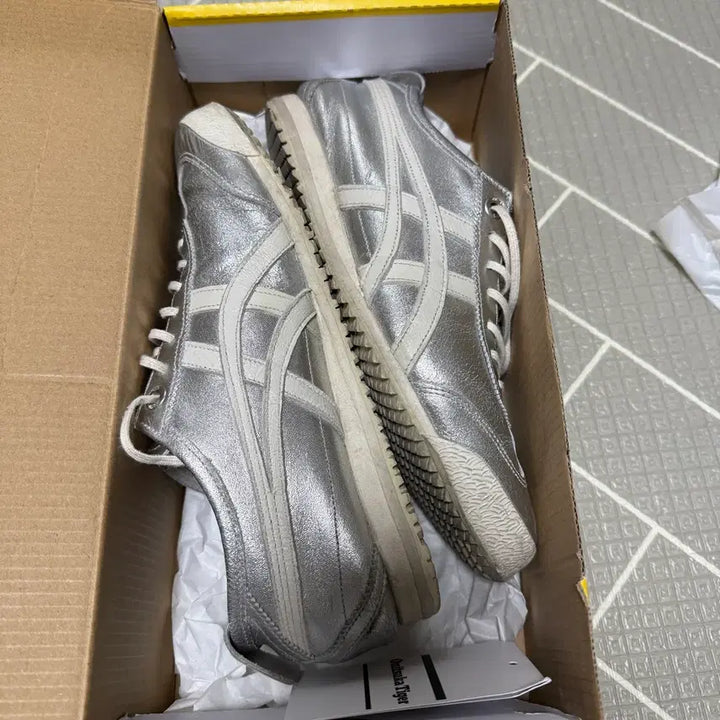 [BUNJANG] Onitsuka Tiger Mexico 66 SD Silver Sneakers / 오니츠카타이거 멕시코66sd 실버235