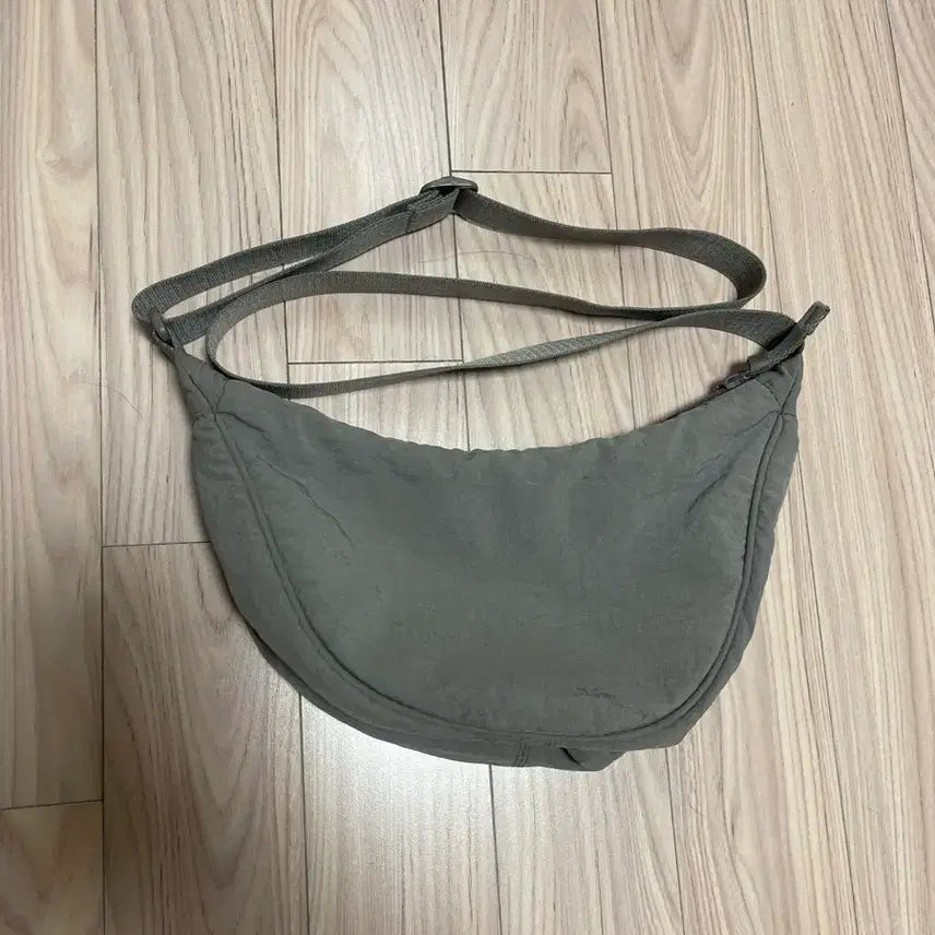 [BUNJANG] Uniqlo Round Mini Shoulder Bag / UNIQLO 유니클로 라운드미니숄더백 그레이