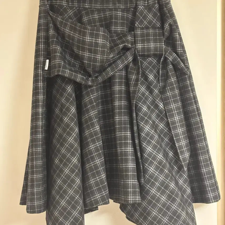 [BUNJANG] chemehc Bow Asymmetrical Skirt / 체메씨 chemehc 보우 언발란스 스커트