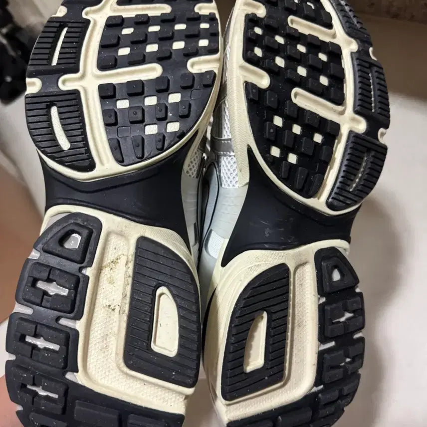 [SOLD OUT] 나이키 V2K 런 메탈릭 290