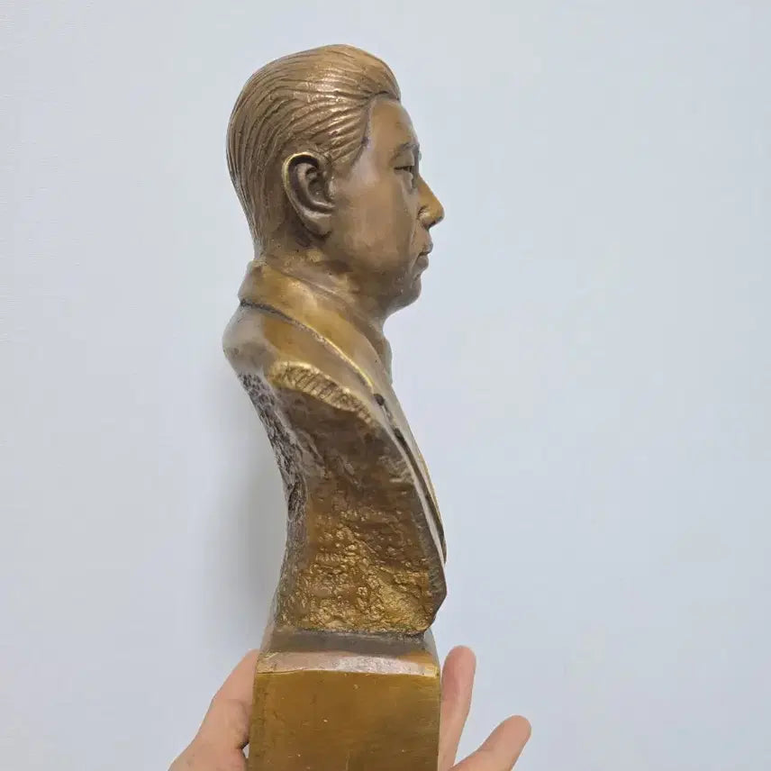 [BUNJANG] Kim Du-han Bust (1918-1972) / 김두한 흉상 (1918-1972)