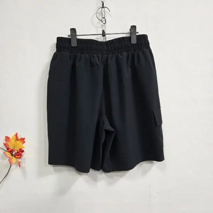 [SOLD OUT] 언더아머 블랙 카고 반바지 M