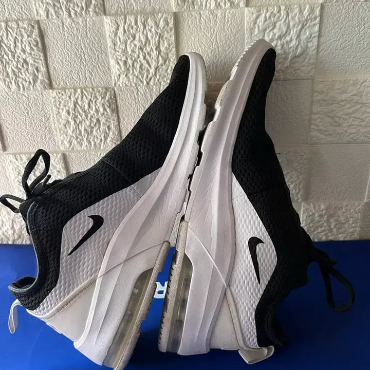 [BUNJANG] Nike Sneakers (Size 270) / 나이키 운동화