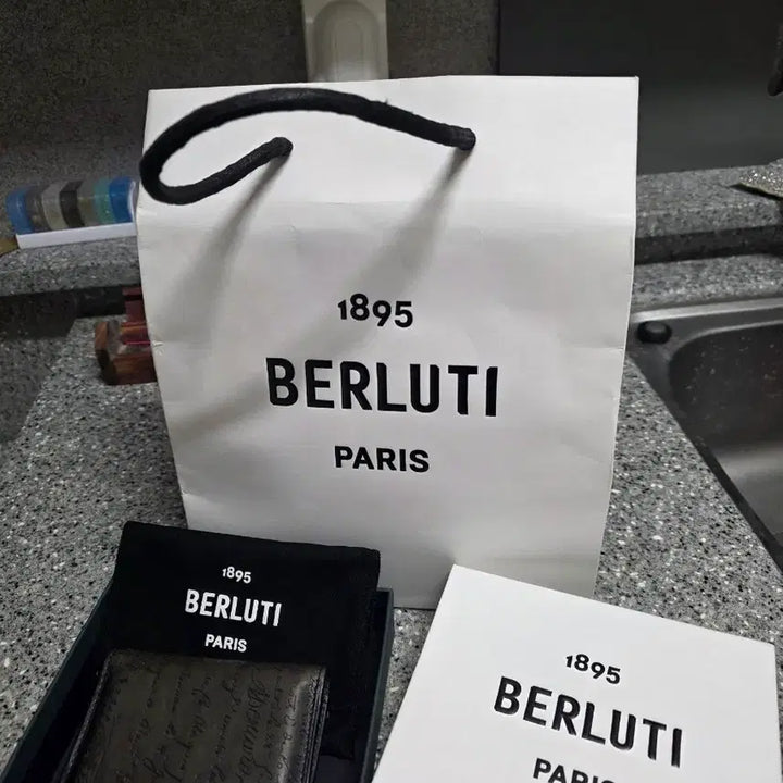 [SOLD OUT] 벨루티 가죽 카드지갑(명함지갑)