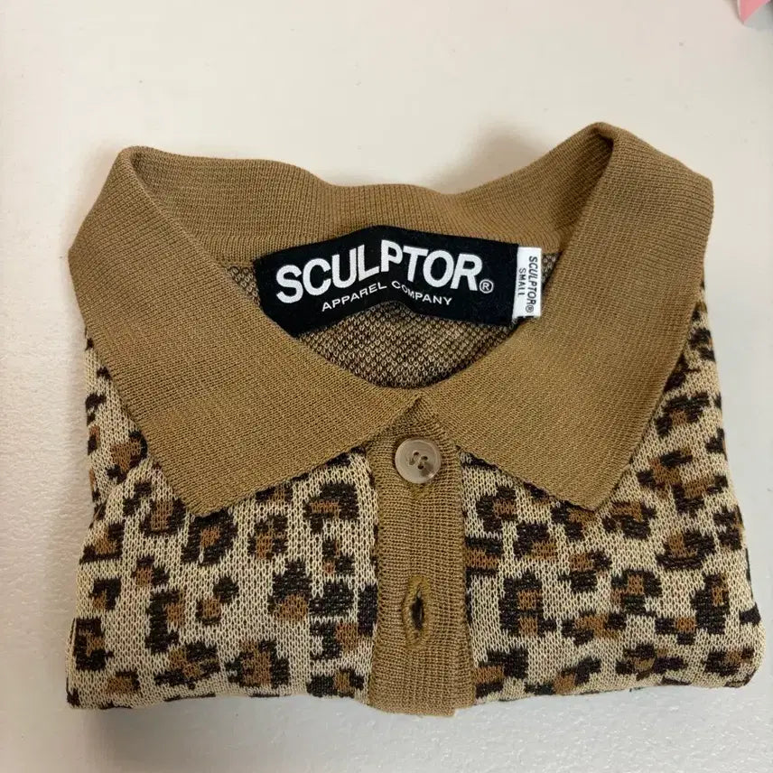 [BUNJANG] Sculptor Leopard Crop Top / 스컬프터 레오파드 크롭티