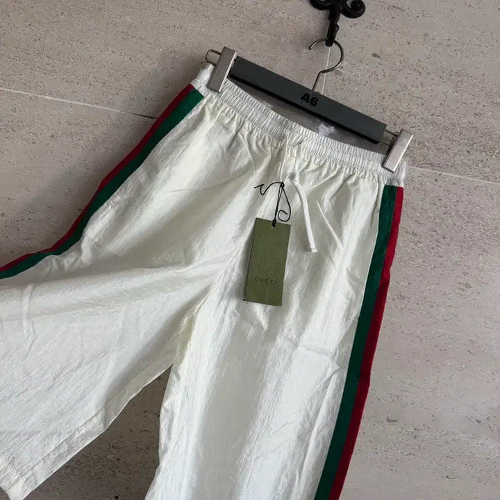 [BUNJANG] Gucci Tri-Stripe Jersey Bermuda Pants White / 구찌 삼선 져지 팬츠 화이트