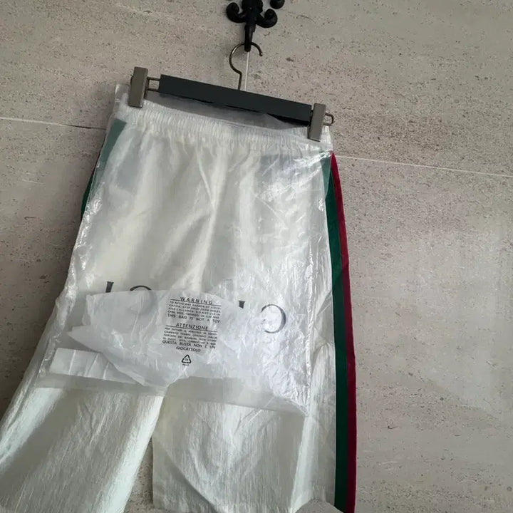 [BUNJANG] Gucci Tri-Stripe Jersey Bermuda Pants White / 구찌 삼선 져지 팬츠 화이트
