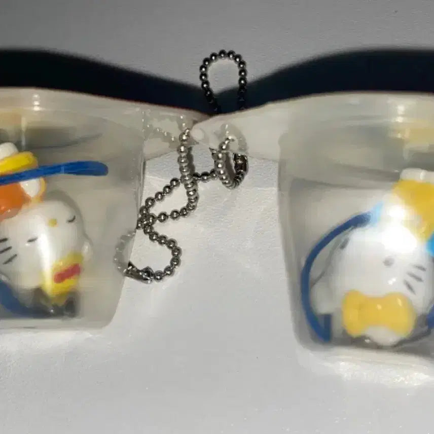 [BUNJANG] Hello Kitty Cup Figure Keychain / 고전 헬로키티 컵 피규어 키링