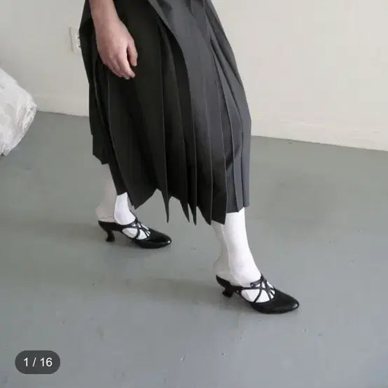 [BUNJANG] eonts Offbeat Pleats Skirt / 에옹쓰 eonts offbeat pleats skirt2024