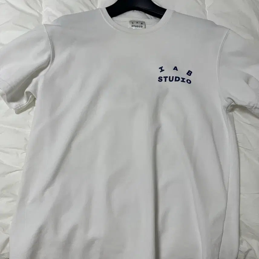 [SOLD OUT] 아이앱 스튜디오 티셔츠 화이트 네이비