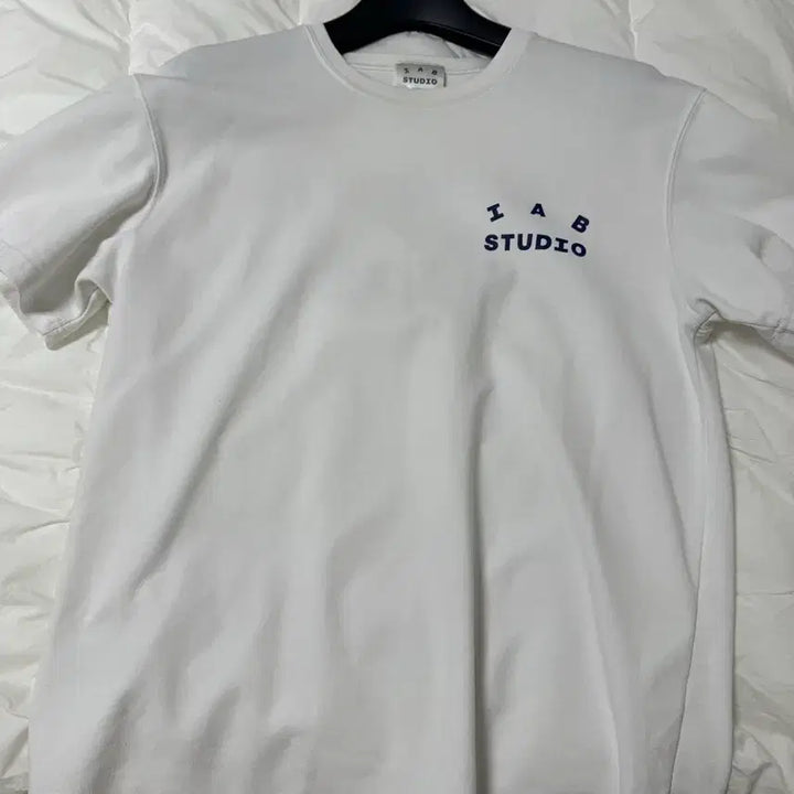 [SOLD OUT] 아이앱 스튜디오 티셔츠 화이트 네이비