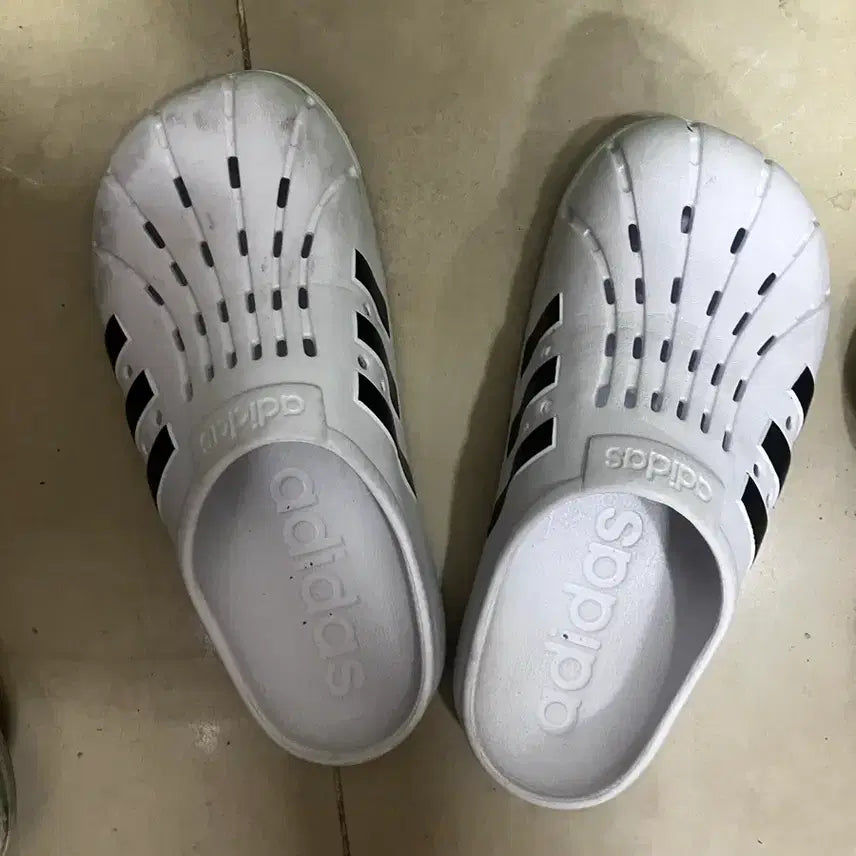 [BUNJANG] Adidas Adilette Clogs White Slippers / 아디다스 아딜렛 클로그 화이트 슬리퍼