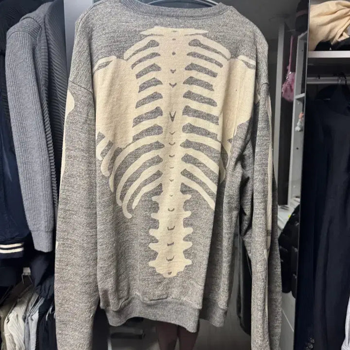 [BUNJANG] Capital Bone Sweatshirt Size 4 / 캐피탈 본 맨투맨 4사이즈 판매합니다