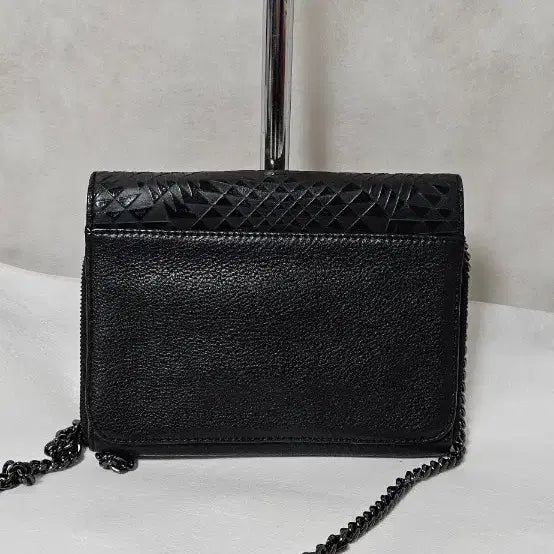 [BUNJANG] Oryany Black Pattern Chain Crossbody Bag / 오야니블랙 패턴 체인백  크로스백