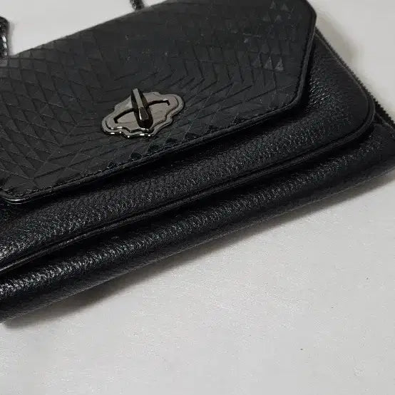 [BUNJANG] Oryany Black Pattern Chain Crossbody Bag / 오야니블랙 패턴 체인백  크로스백