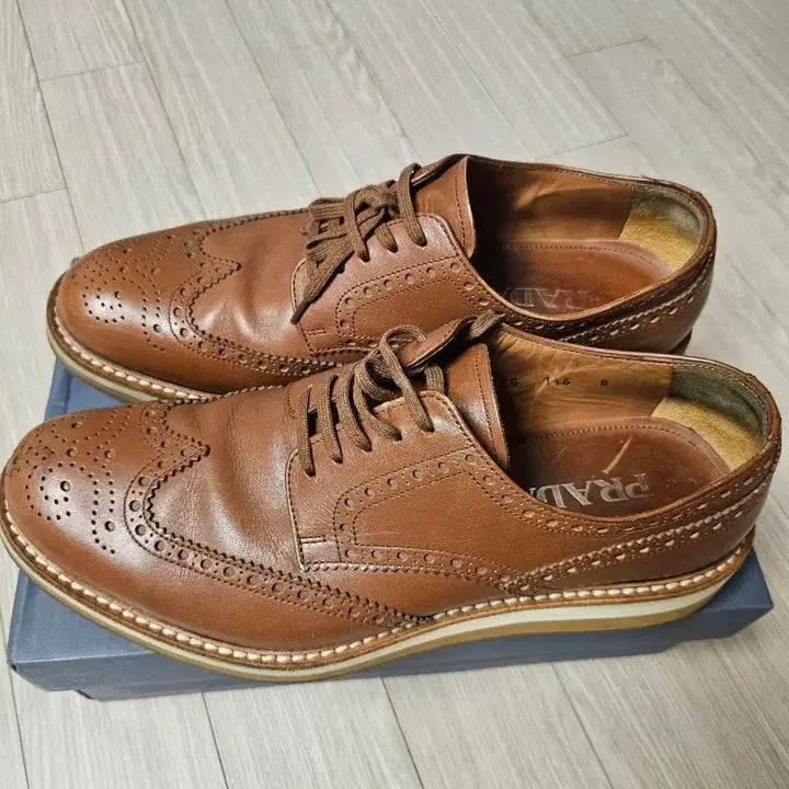[SOLD OUT] 정품 프라다 브라운 남성 브로그 윙팁 슈즈 270사이즈(택배비 무료)