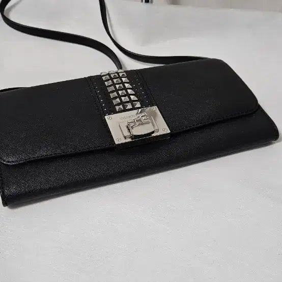 [BUNJANG] Michael Kors Studded Shoulder Bag / 마이클코어스 블랙 스터드 숄더백