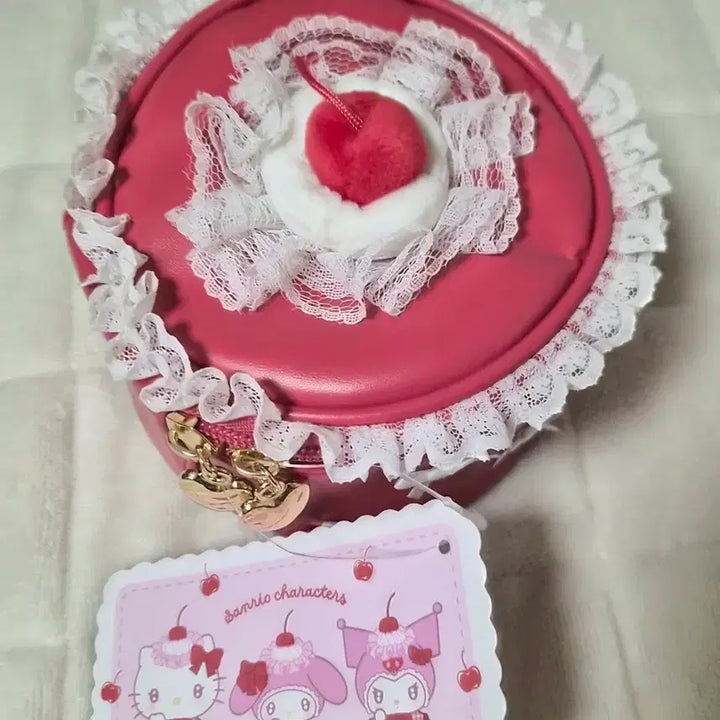 [BUNJANG] Sanrio Hello Kitty Cherry Cake Pouch / 산리오 휘핑 체리 케이크형 파우치