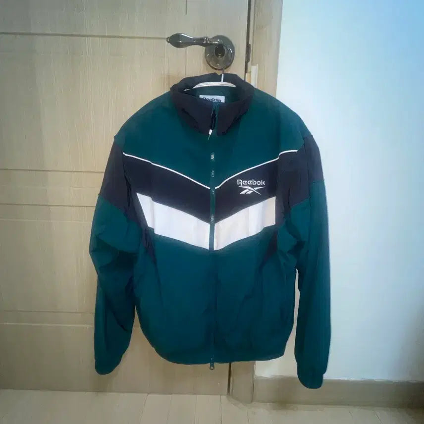 [BUNJANG] Reebok Windbreaker Jacket Green / 리복 바람막이 그린