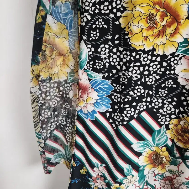 [BUNJANG] Vintage Floral Pattern See-through Sleeve Blouse / 빈티지 플라워 패턴 소매 시스루 블라우스55~66