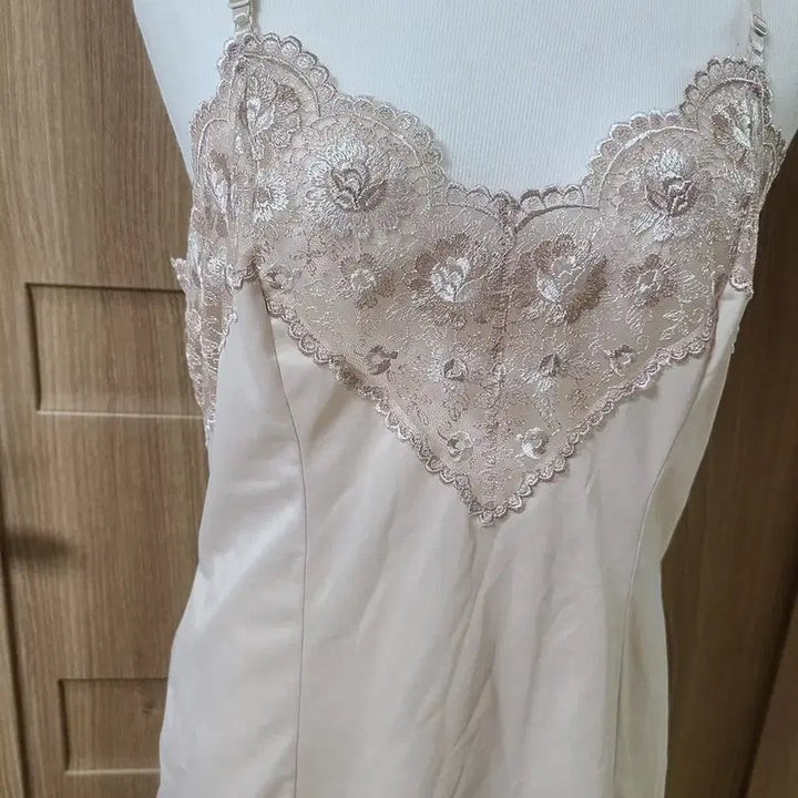 [BUNJANG] Beige Lace Slip Top / 베이지 레이스 슬립 탑 상의